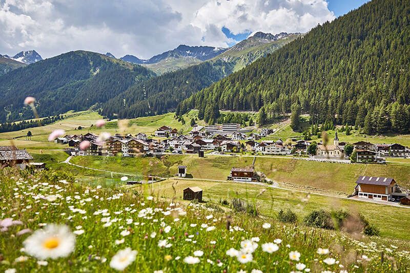 Ortsansicht Mathon im Sommer